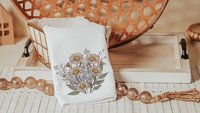 daisy kitchen towel for new home, April birth flower gifts for mom, sweet pea flower hand towels for guests, fall host gift, April birthday