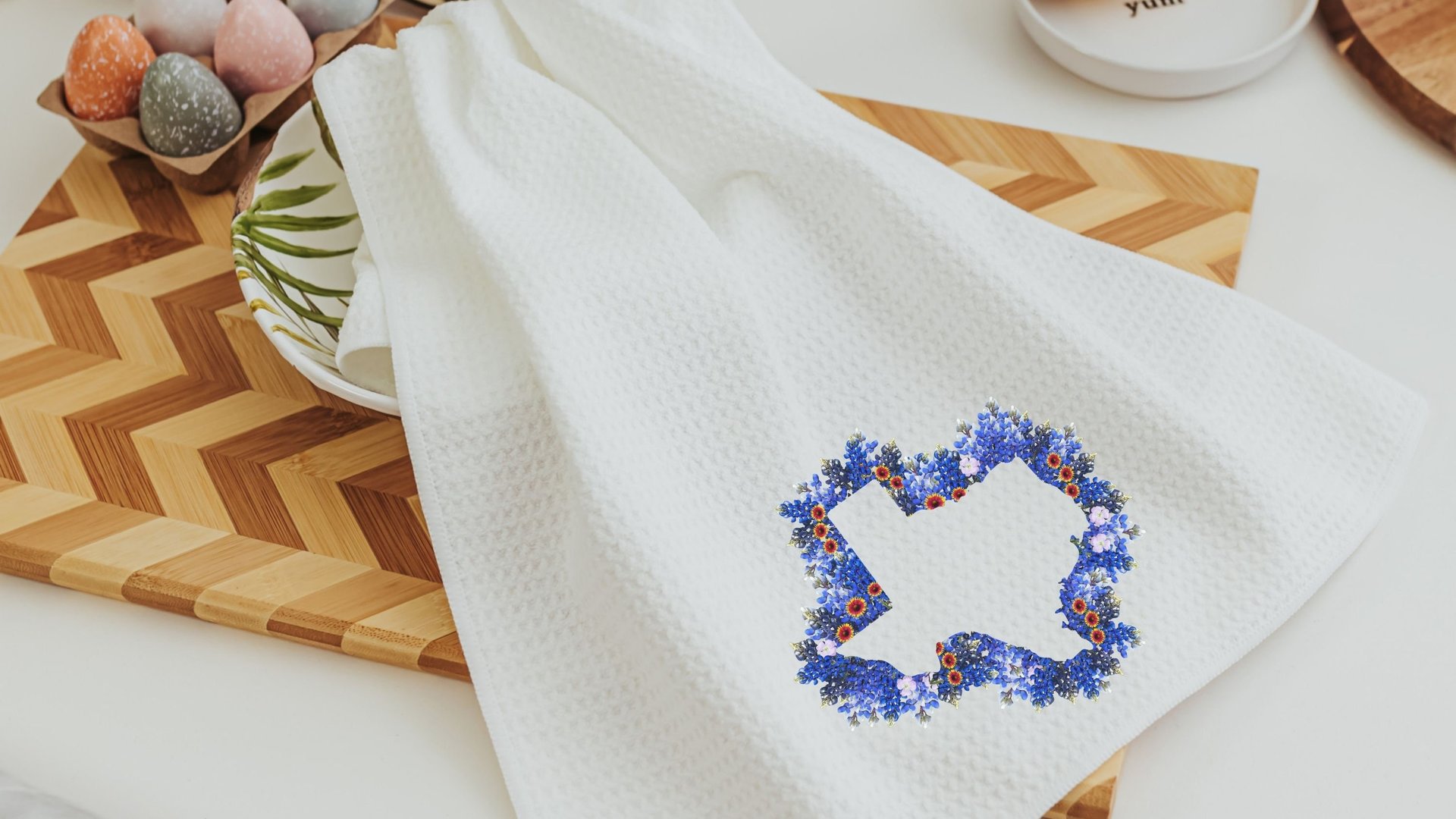 Texas bluebonnets kitchen towel for gifts, Texas state flower kitchen decor, cute Texas gifts for women, floral Texas flag hand towel for