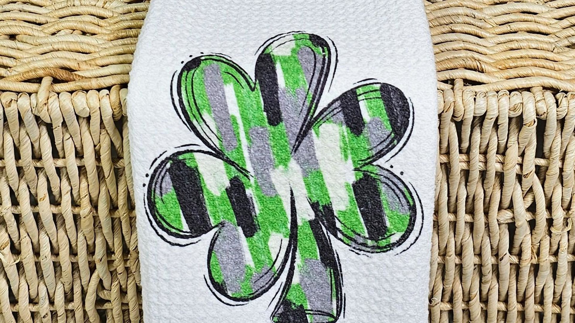 four leaf clover St Patricks day kitchen towel handmade, brushstroke shamrock hand towels for bathroom, Irish gifts for women, St Pattys day