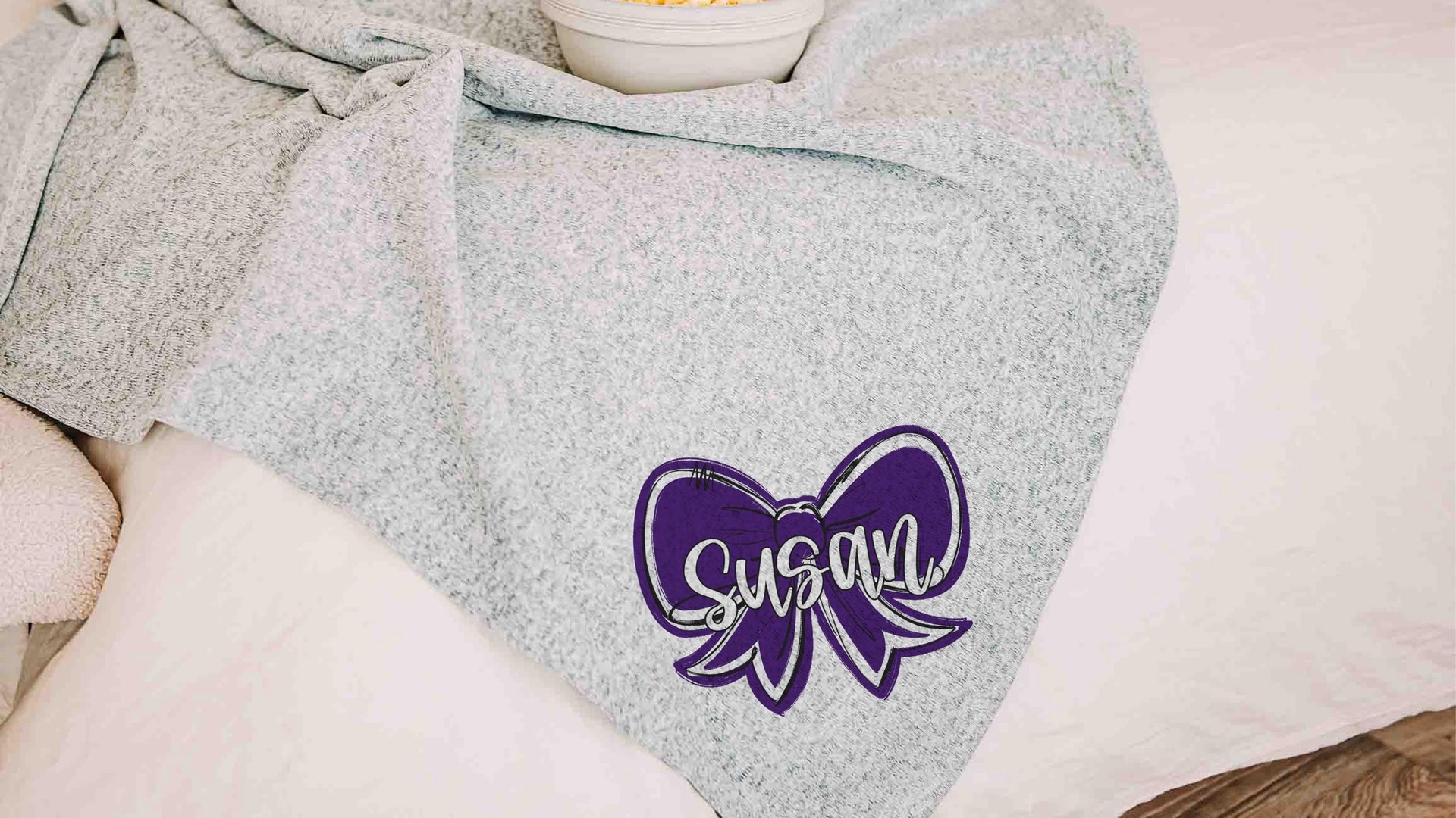 Personalized carolina blue coquette bow name blanket, college gifts for best friend, trendy aesthetic throw blankets for college apartment