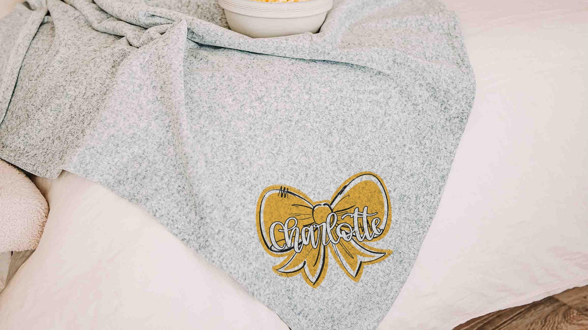 Personalized carolina blue coquette bow name blanket, college gifts for best friend, trendy aesthetic throw blankets for college apartment