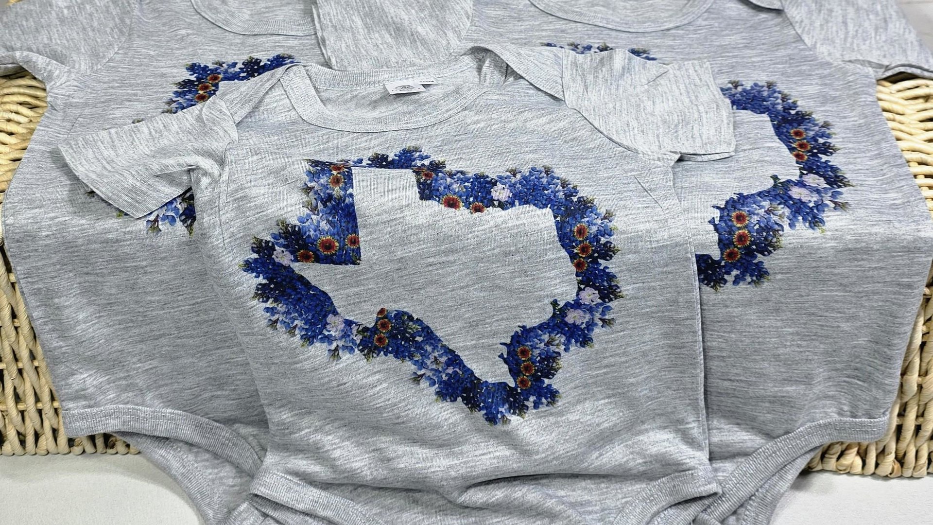 Texas bluebonnets baby girl layette set, Texas state flower baby bibs girl, cute Texas baby gift girl, floral Texas baby bodysuit bundle