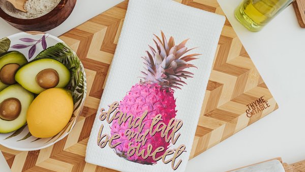 pink pineapple kitchen towels for friends, stand tall like a pineapple tropical kitchen decor, Galentines Day gifts for best friends, new