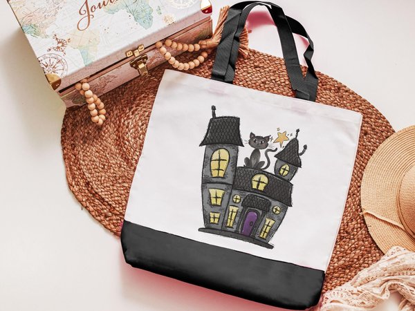 Haunted house Halloween tote bag
