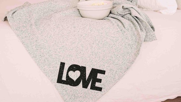 love throw blanket for bed, cute Valentines blankets for boyfriend, cozy Valentines day gifts for girlfriend, snuggle blanket for couples