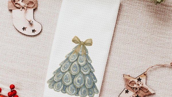 oyster shell Christmas tree decorative kitchen towels for winter, coastal Christmas hand towels for bathroom, oyster Christmas gifts for Mom