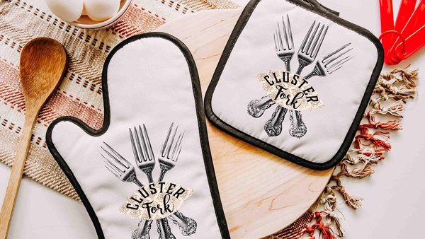 Cluster fork funny oven mitt & pot holder set